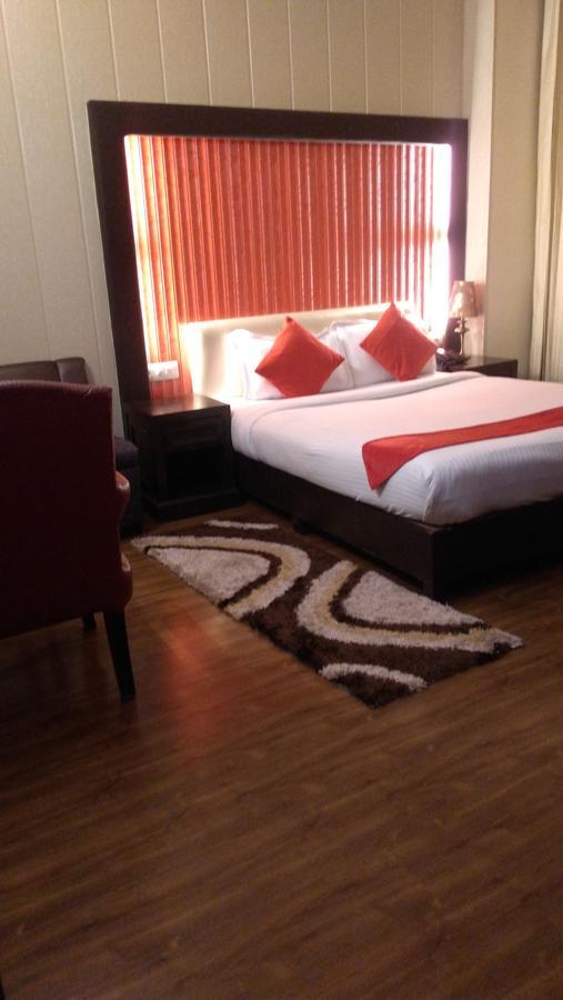 Hotel Bizzotel Gurgaon Dış mekan fotoğraf