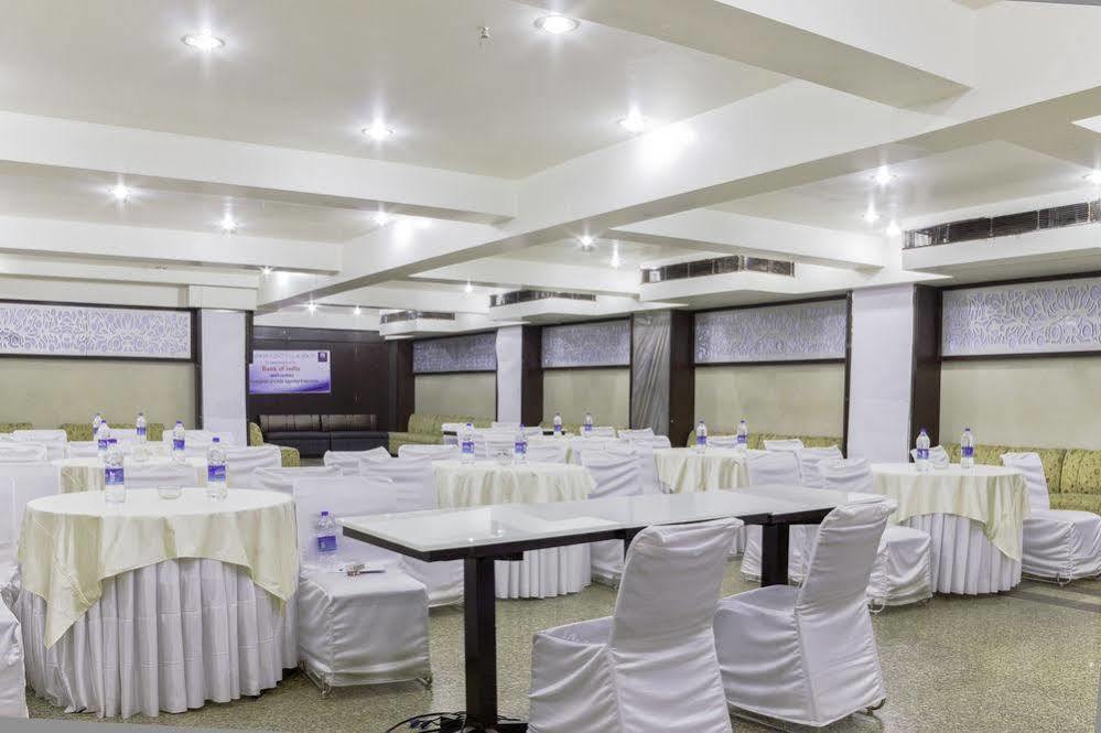 Hotel Bizzotel Gurgaon Dış mekan fotoğraf