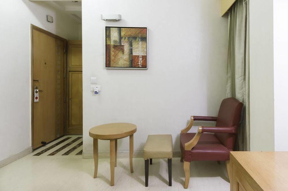 Hotel Bizzotel Gurgaon Dış mekan fotoğraf