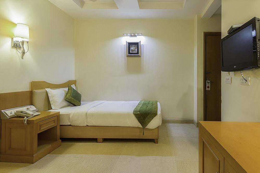 Hotel Bizzotel Gurgaon Dış mekan fotoğraf