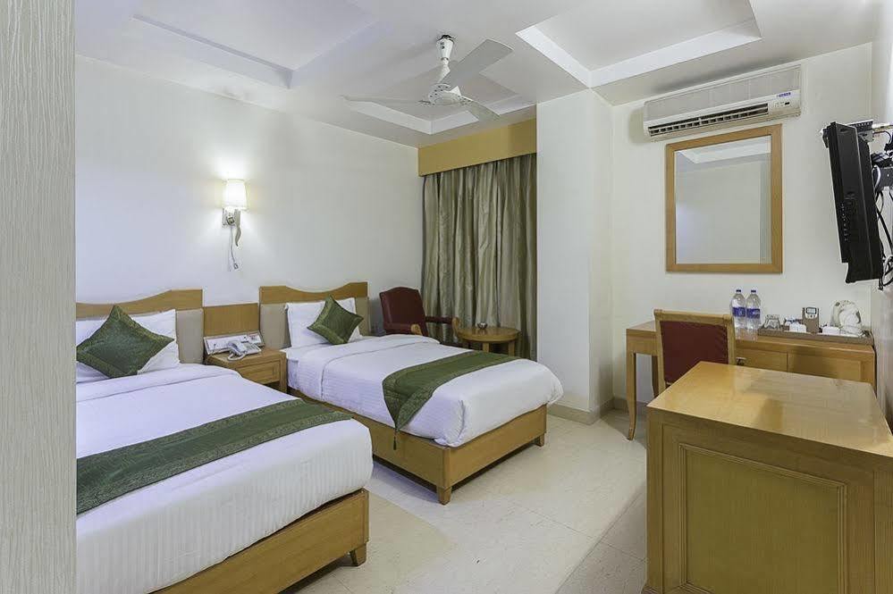 Hotel Bizzotel Gurgaon Dış mekan fotoğraf