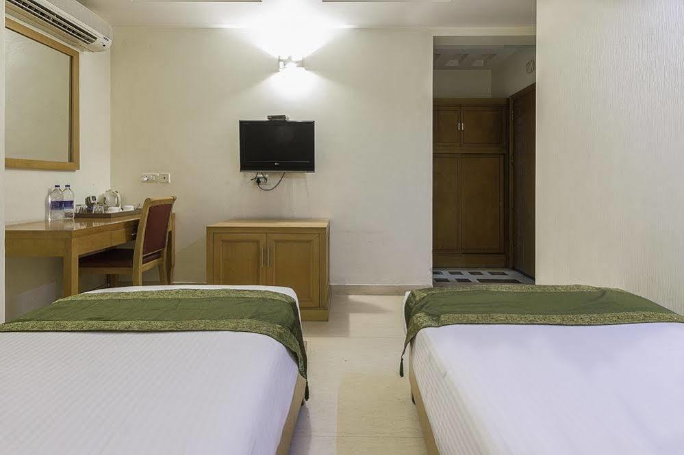 Hotel Bizzotel Gurgaon Dış mekan fotoğraf